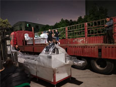 兩臺三米熱熔鉆攻機(jī)裝車發(fā)往山東